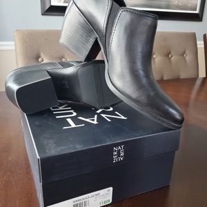 Woman's Bootie Shoes
